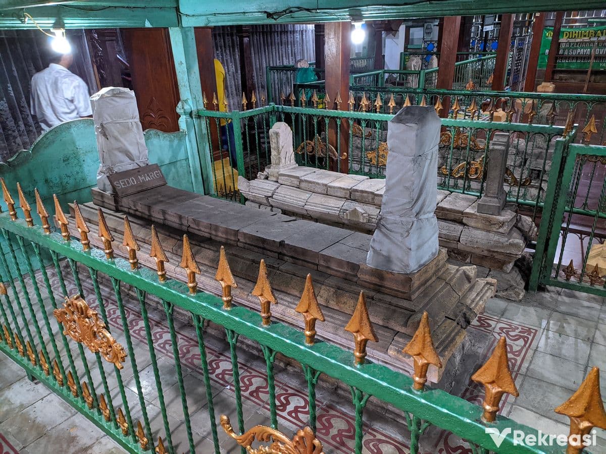 Makam Sunan Giri Wisata Religi Penuh Sejarah