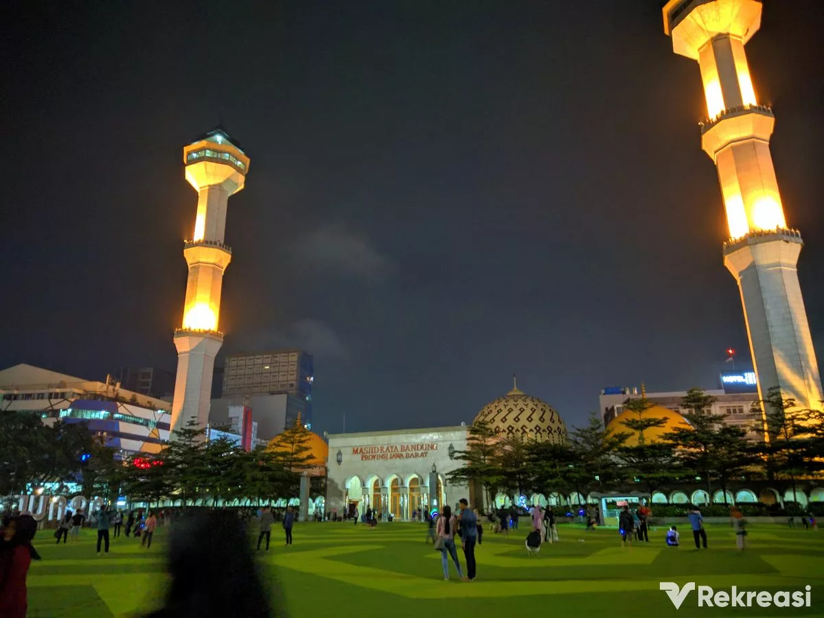 Kamu Wajib Tau Sejarah Dan Keunikan Masjid Raya Bandung